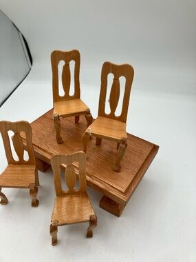 Miniature Wooden Dining Chairs Set in Natural Wood Tone